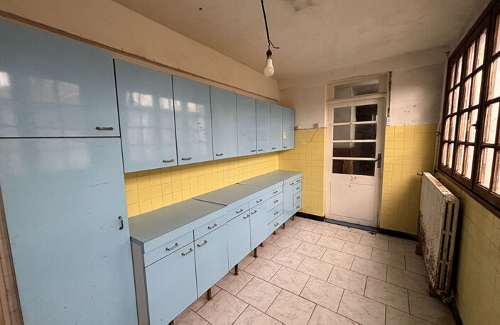 Maison de bourg à rénover entièrement, beau potentiel — photo 4