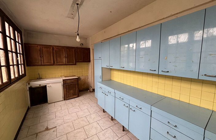 Maison de bourg à rénover entièrement, beau potentiel — photo 5