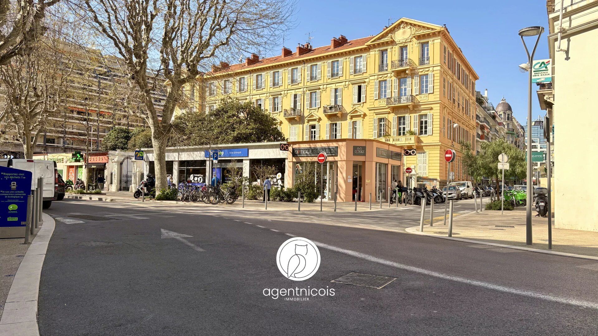 Photo Commerce divers de 1 pièce Nice