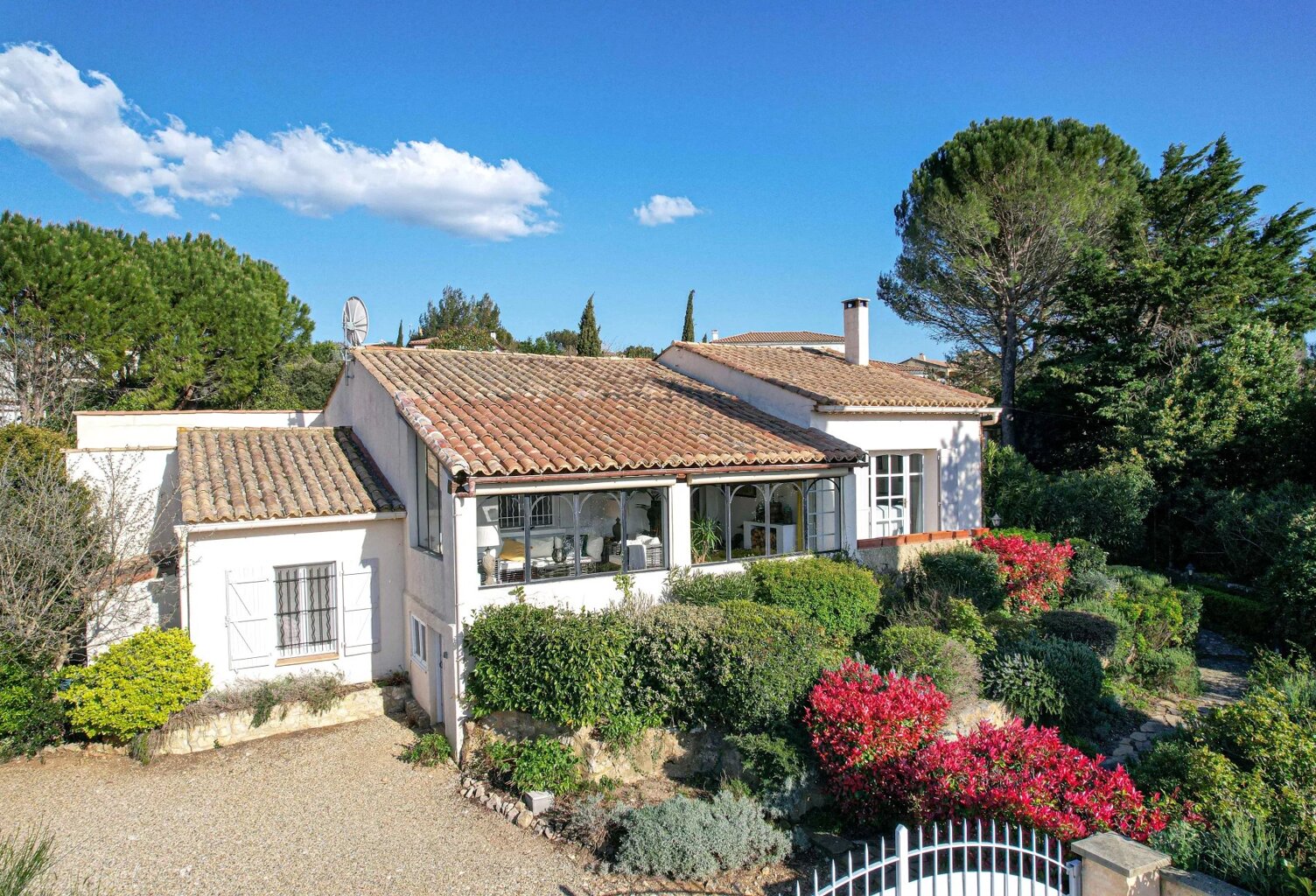 Charmante maison de village avec jardin, piscine et garage — photo 1