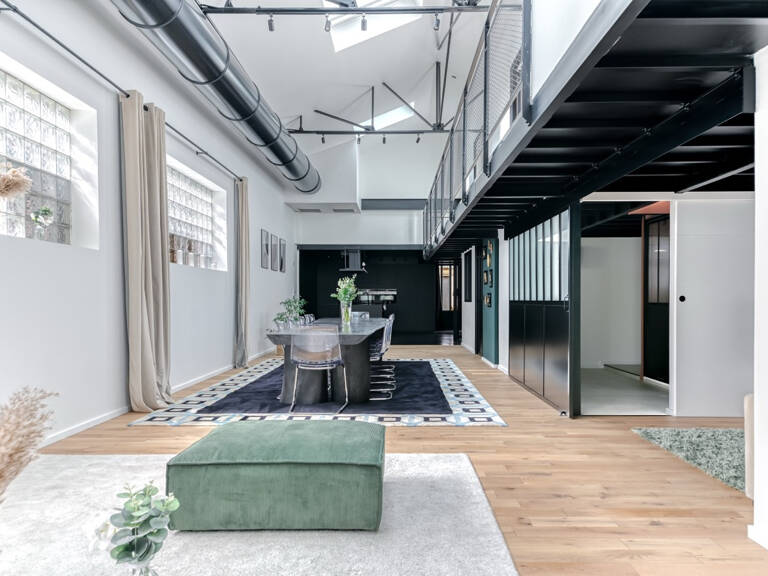 LYON 7 GERLAND. Un loft de caractère de  226m2- Ancien studi — photo 1