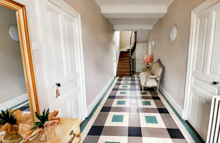 Maison de 9 pièces de 230m² en vente à Blanzy - Idéal pour les familles — photo 3