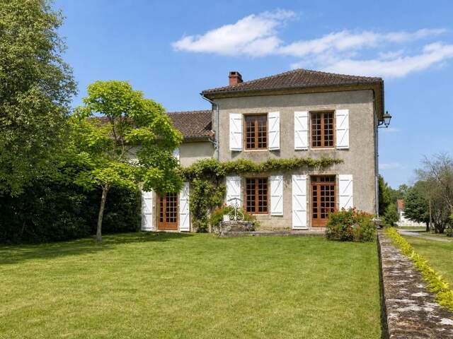 Élégante Maison Historique à Saint-Mathieu — photo du bien