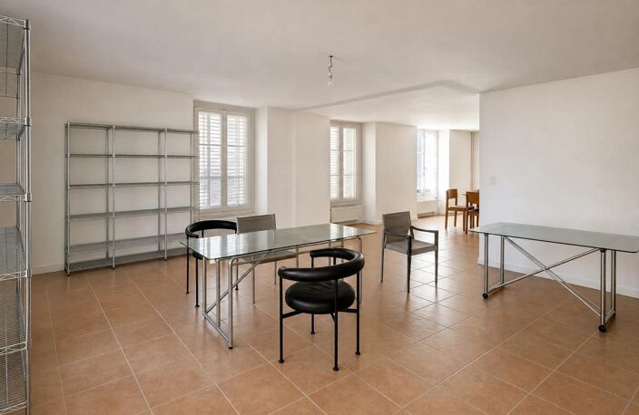 Immeuble de caractère avec local professionnel et habitation — photo 2