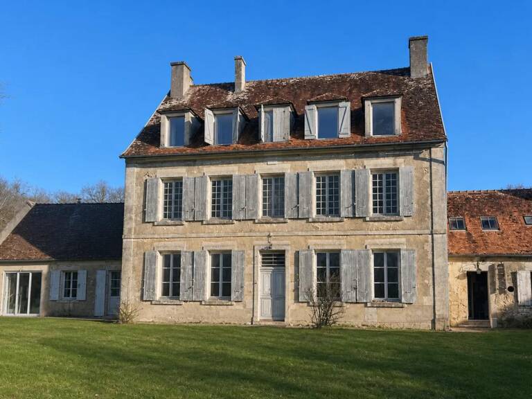Manoir de 12 pièces avec annexes à Saint-Vérain — photo 1