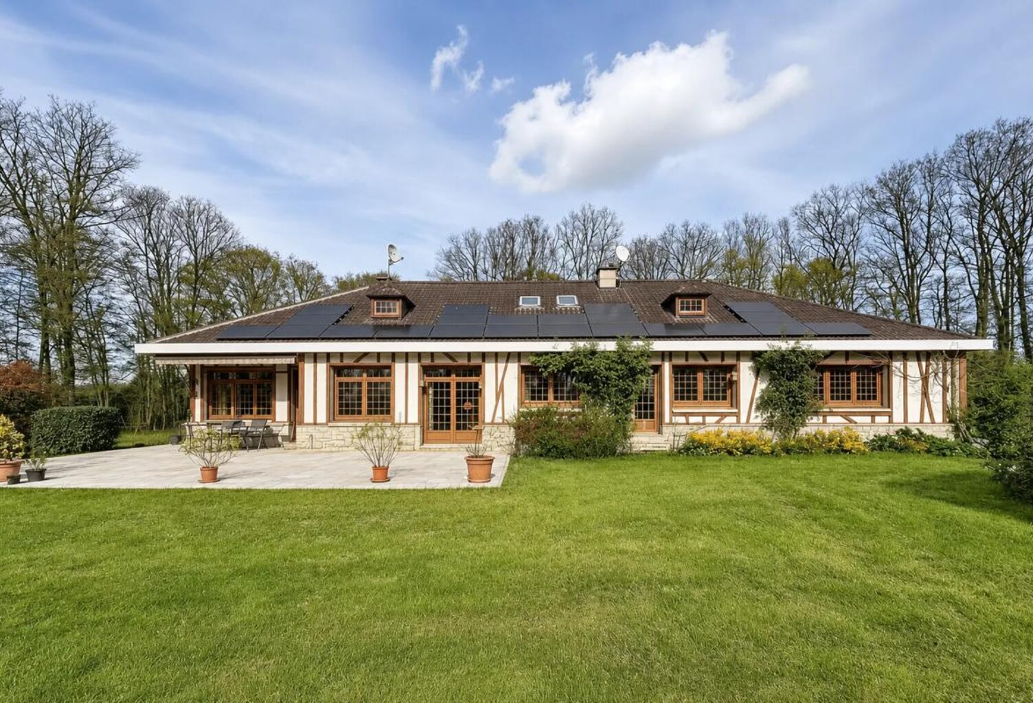 Majestueuse Maison Familiale de 303m², 2ha de Parc — photo 1