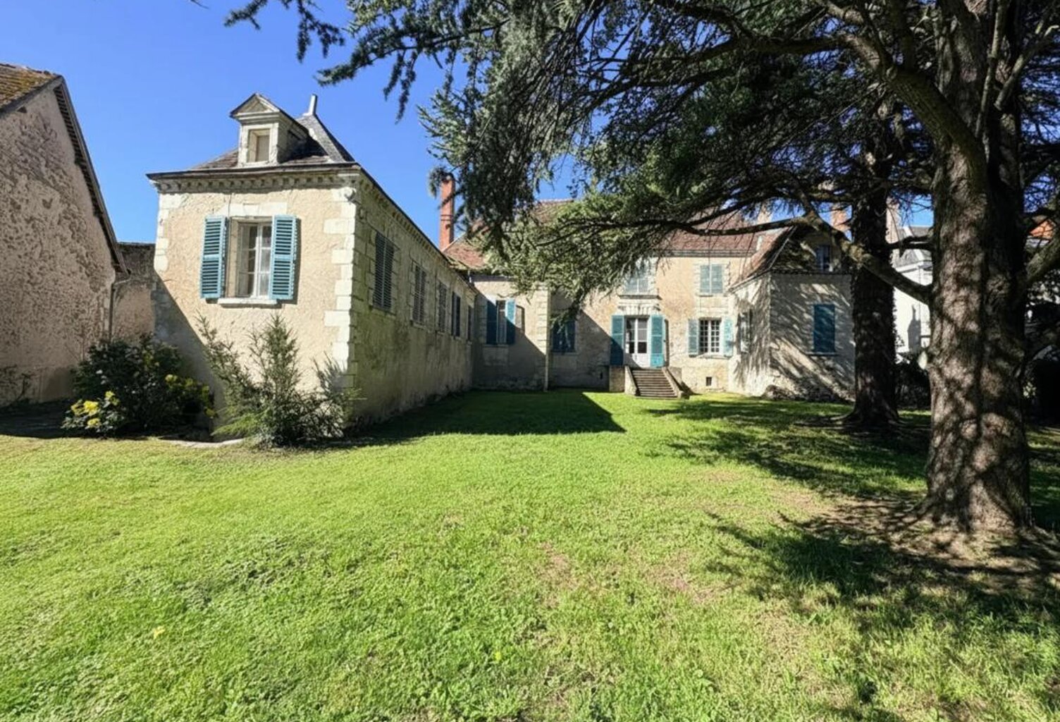 Majestueux Hôtel Particulier à Châtillon-sur-Indre — photo 1