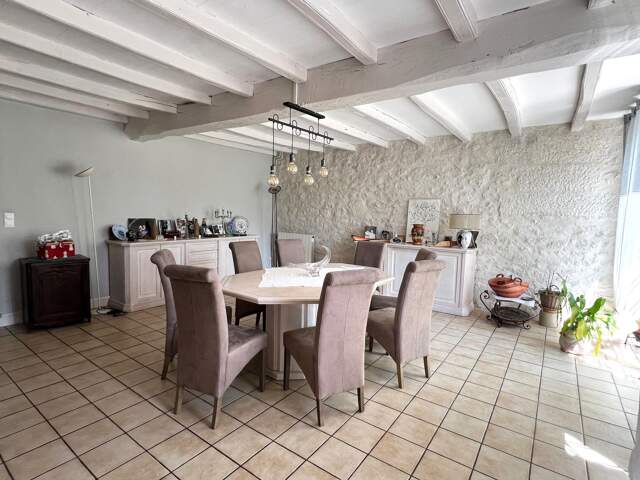 Belle propriété d'environ 195 m2 à Dompierre sur Charente, entre Saintes et Cognac — photo du bien