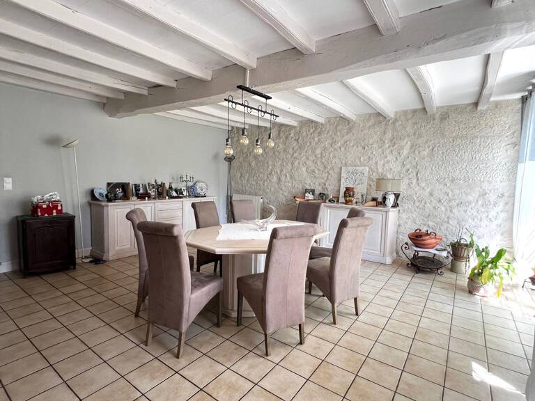 Belle propriété d'environ 195 m2 à Dompierre sur Charente, entre Saintes et Cognac — photo 1