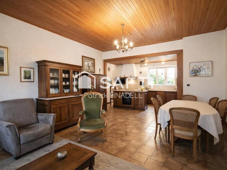 Maison d'habitation T8, disposant de 7 chambres, 2 salles de d'eau et 1 salle de bain et une pièce de vie de 32m² — photo 1