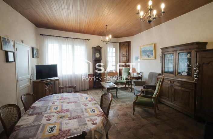 Maison d'habitation T8, disposant de 7 chambres, 2 salles de d'eau et 1 salle de bain et une pièce de vie de 32m² — photo 4