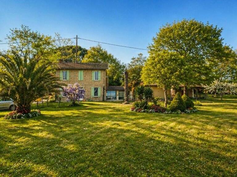 Grande maison sur magnifique terrain boisé — photo 1