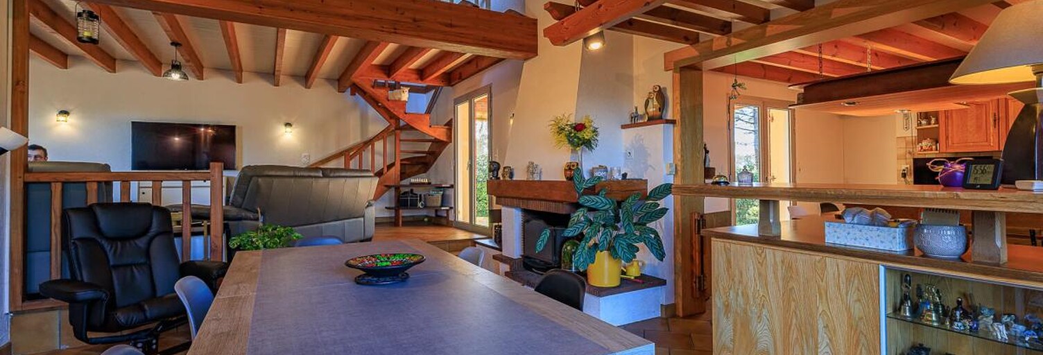 Maison 5 Pièces 172 m² à vendre à Saint-Martin-de-Coux (17360)