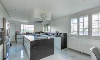Maison 8 Pièces 450 m² à vendre à Saint-Laurent-de-Mure (69720)