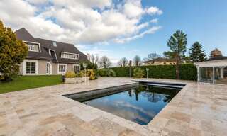 Maison 8 Pièces 450 m² à vendre à Saint-Laurent-de-Mure (69720)