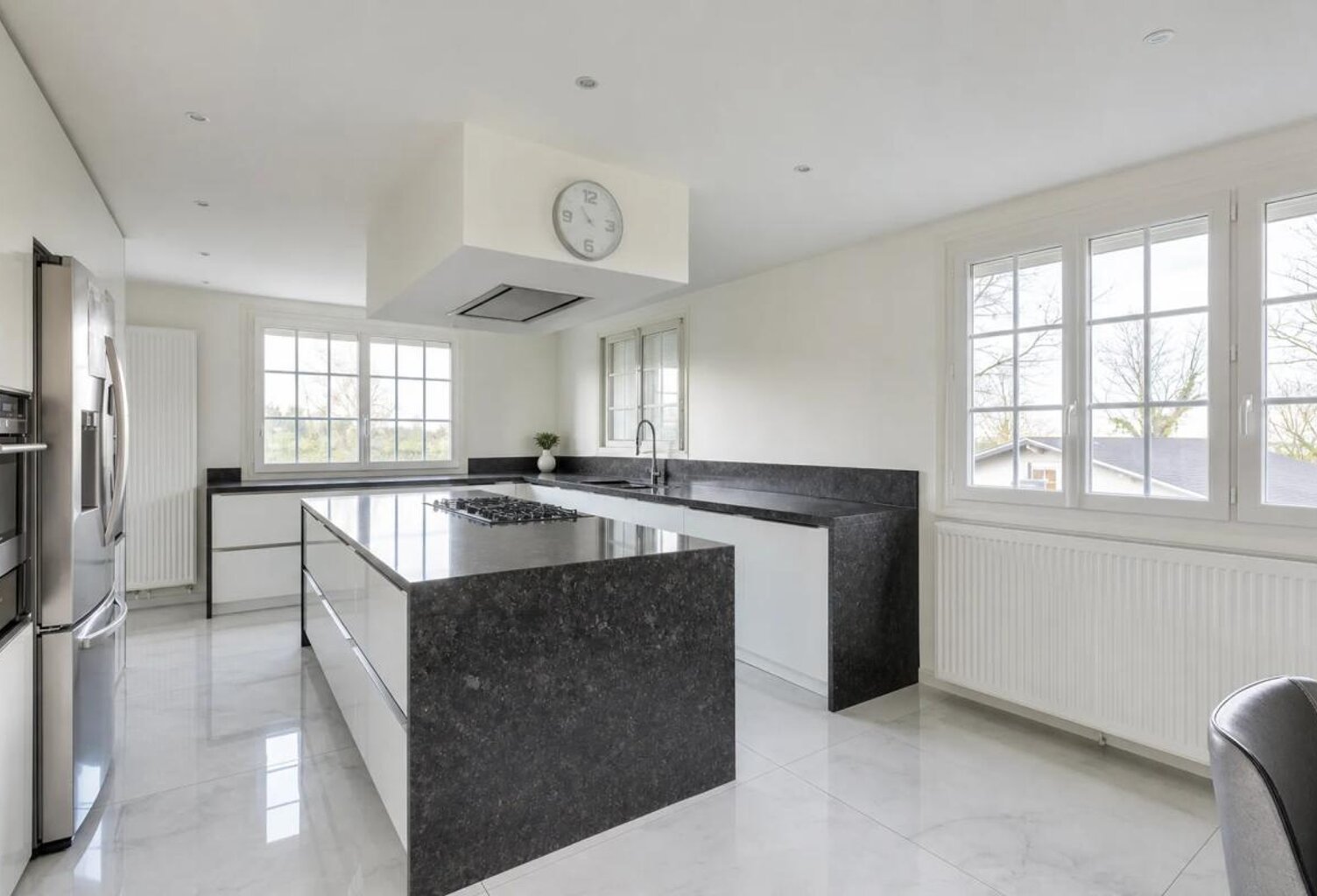 Villa de prestige à Saint-Laurent-de-Mur 450 m² — photo 1