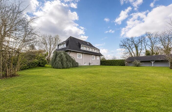 Villa de prestige à Saint-Laurent-de-Mur 450 m² — photo 3