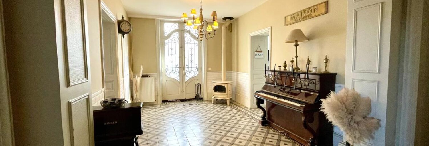 Maison 8 Pièces 232 m² à vendre à Néronde-sur-Dore (63120)