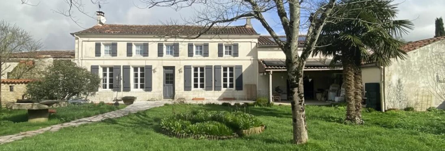 Maison 15 Pièces 361 m² à vendre à Louzignac (17160)