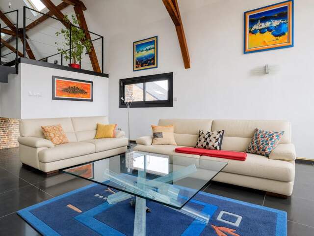 Loft dans une grange de 9 pièces de 395 m2 -  Hergnies — photo du bien