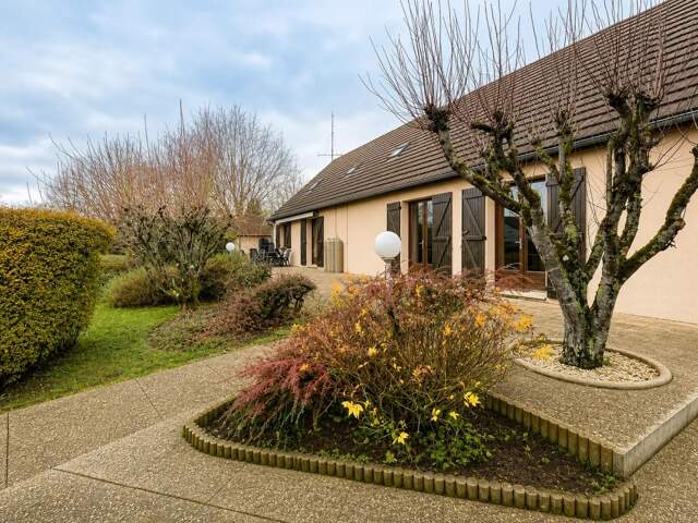 Maison atypique de 205 m² à Châtillon-Coligny — photo du bien
