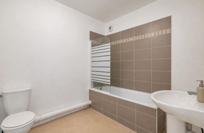 Appartement de 5 pièces de 100 m² situé à Bobigny — photo 5
