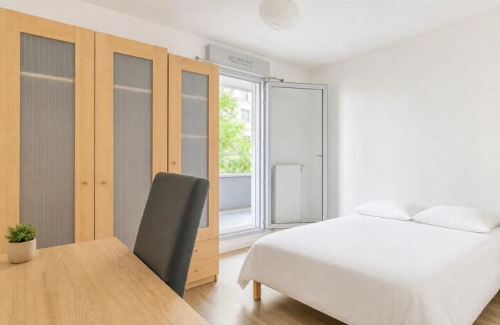 Appartement de 5 pièces de 100 m² situé à Bobigny — photo 2