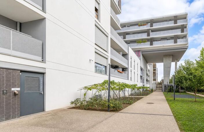 Appartement de 5 pièces de 100 m² situé à Bobigny — photo 3