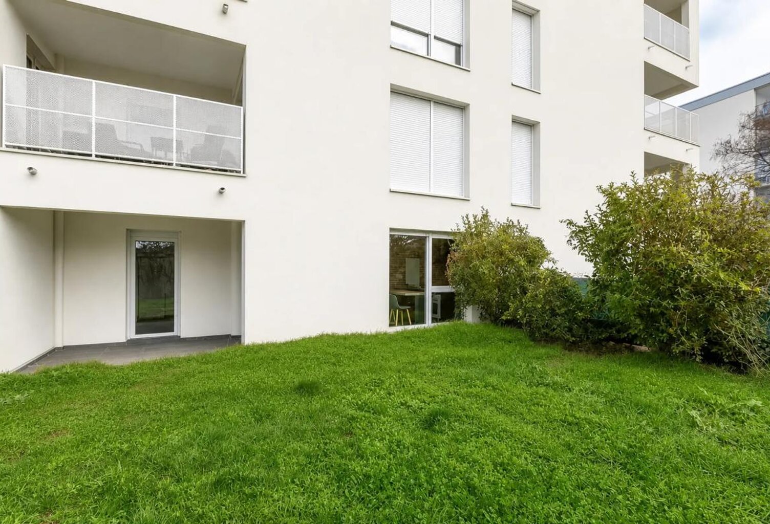 Charme moderne à Vénissieux avec jardin — photo 1