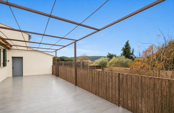 Maison moderne avec jardin et piscine — photo 3