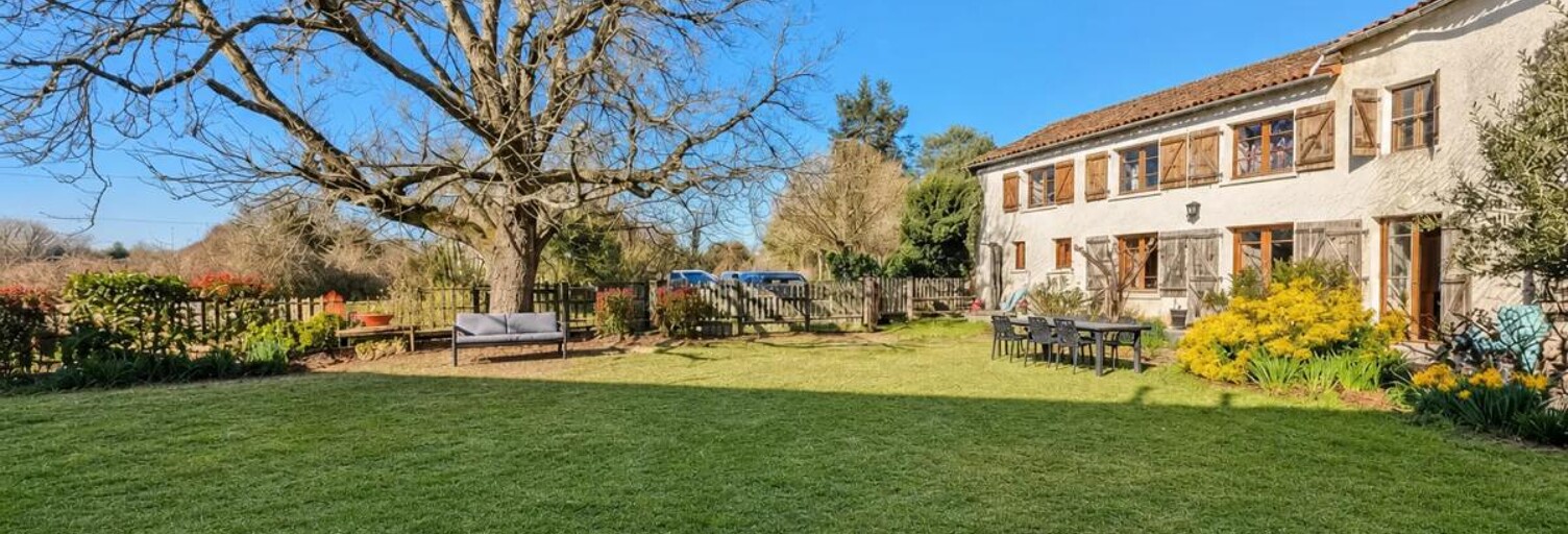 Maison 8 Pièces 255 m² à vendre à Les Adjots (16700)