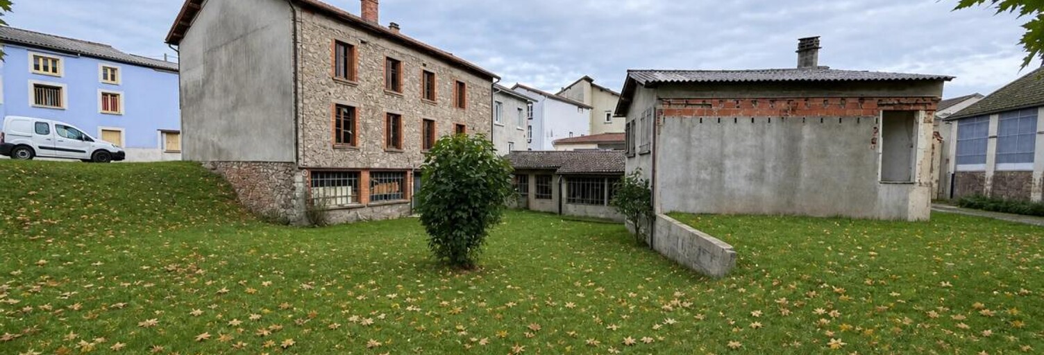 Maison 10 Pièces 259 m² à vendre à Chabreloche (63250)