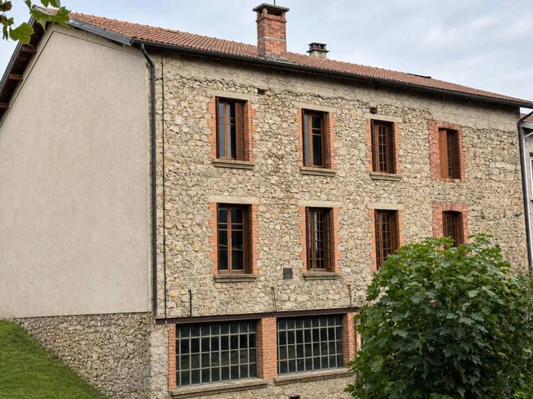 Chabreloche : grande maison de 259 m² au potentiel unique — photo 1