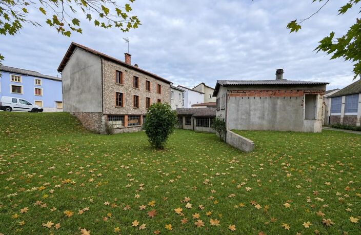 Chabreloche : grande maison de 259 m² au potentiel unique — photo 2