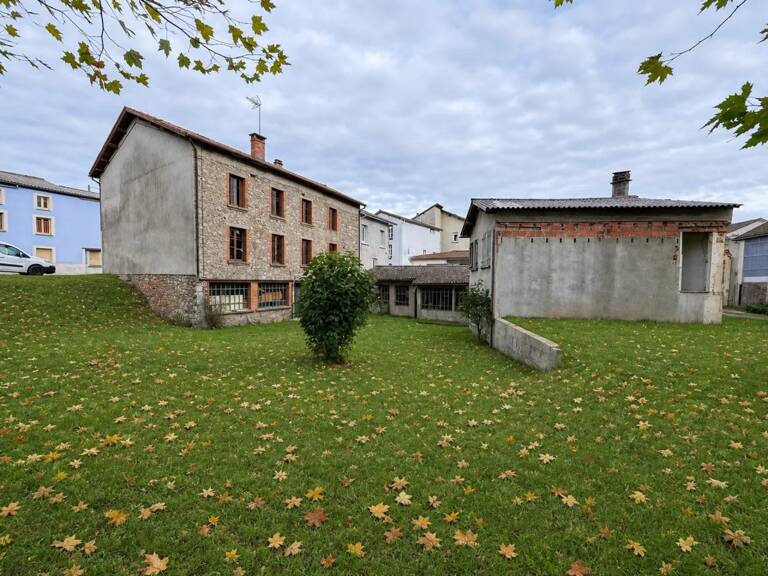 Chabreloche : grande maison de 259 m² au potentiel unique — photo 1