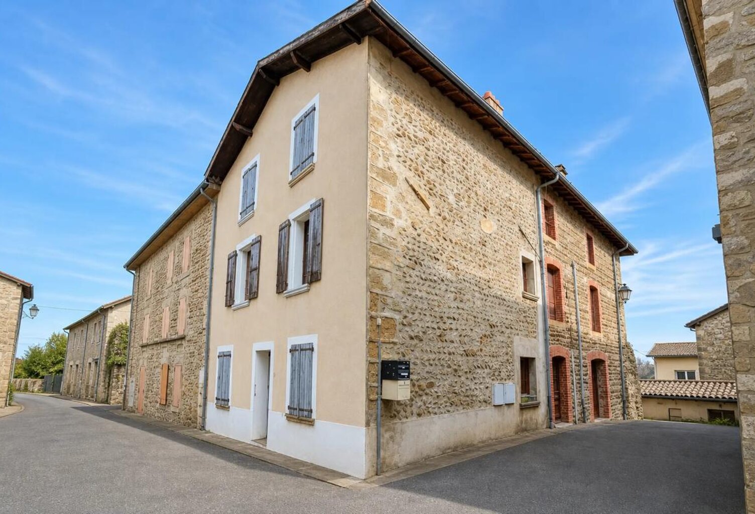 Spacieuse Maison Ancienne de 265 m² au Grand-Serre — photo 1