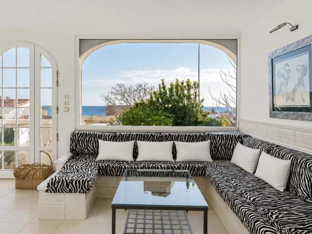 Maison rénovée 4 pièces avec piscine et vue mer — photo du bien