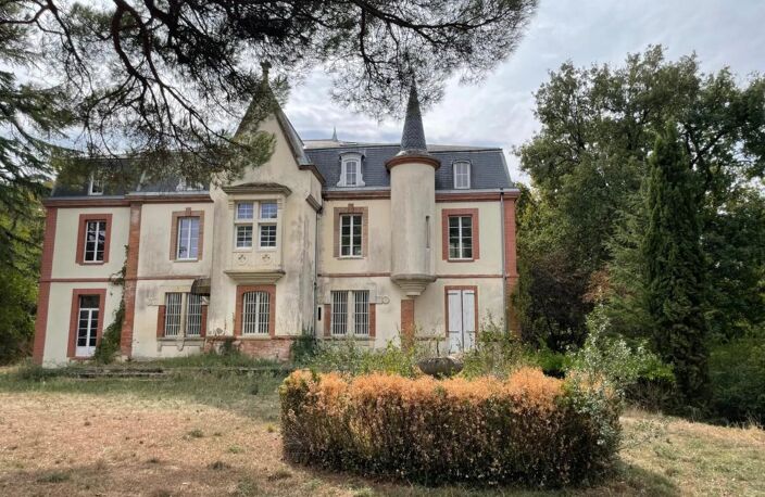 Domaine de caractère à restaurer – 500 m² –3,6 ha – accès rapide — photo 2