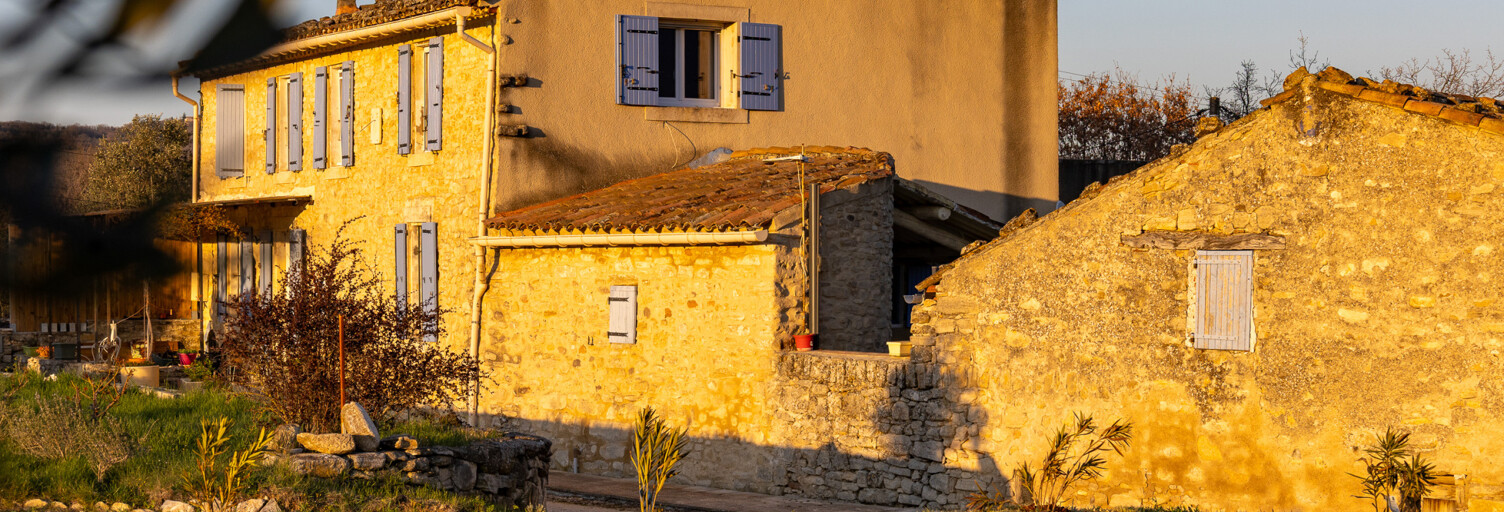 Maison 8 Pièces 235 m² à vendre à Saint-Martin-de-Castillon (84750)