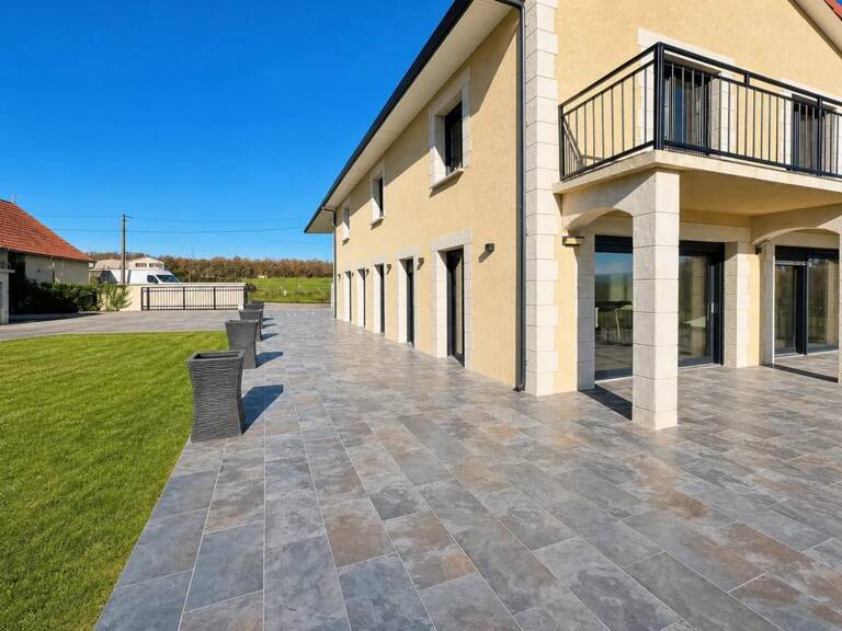 Maison de 390 m² avec terrain de 3 hectares — photo 1