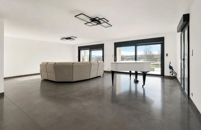 Maison de 390 m² avec terrain de 3 hectares — photo 2