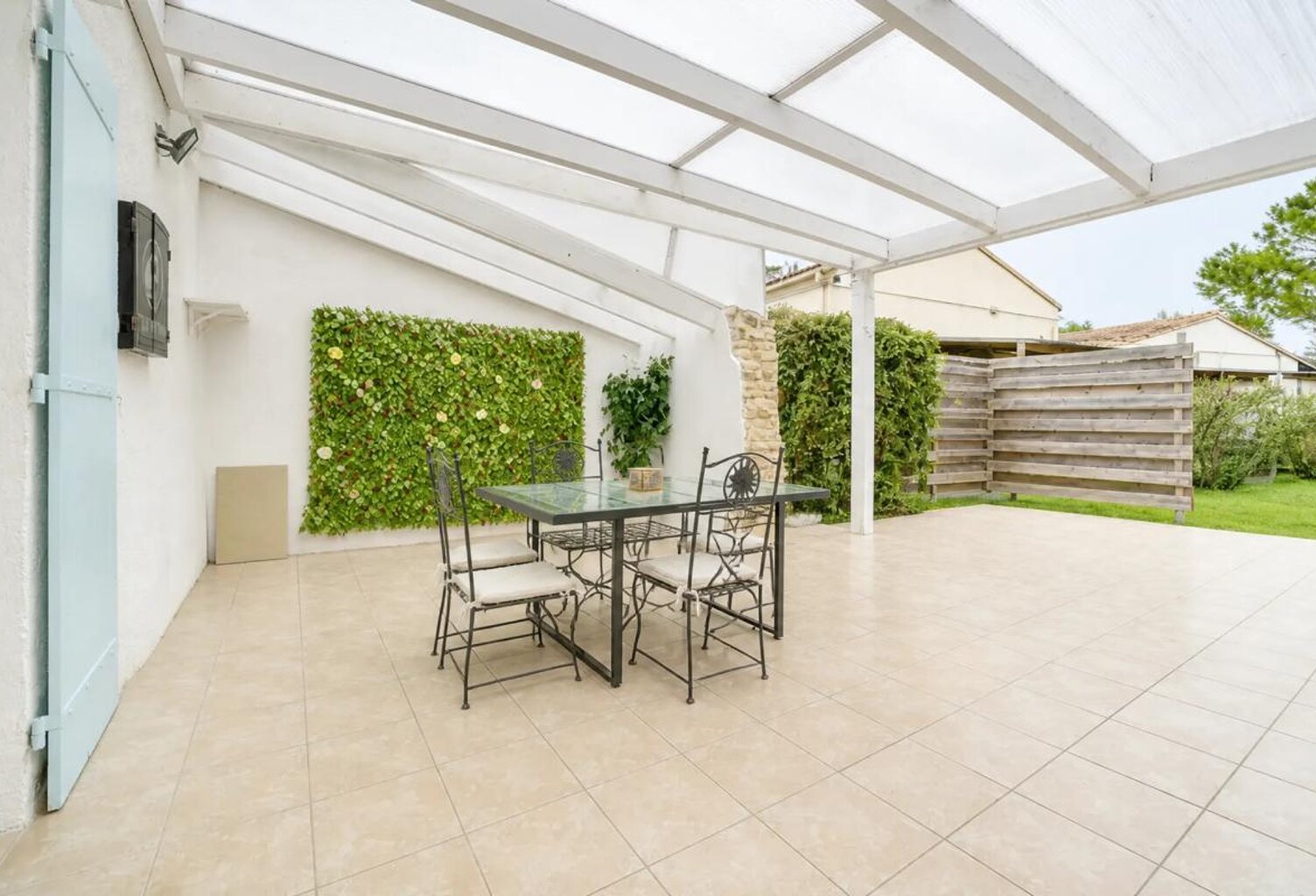 Ensemble de 4 maisons charentaises proche océan — photo 1
