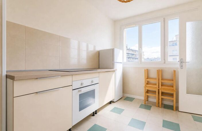 Appartement LOUÉ de 4 pièces de 68 m2 en vente à Grenoble — photo 2