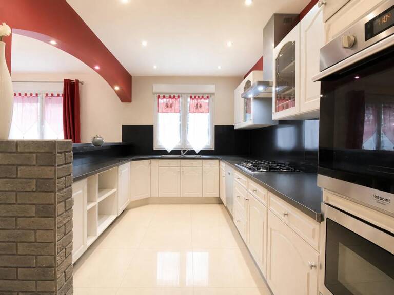 Maison 7 pièces de 197 m2 avec jardin en vente à Courtry - Idéal pour familles — photo 1