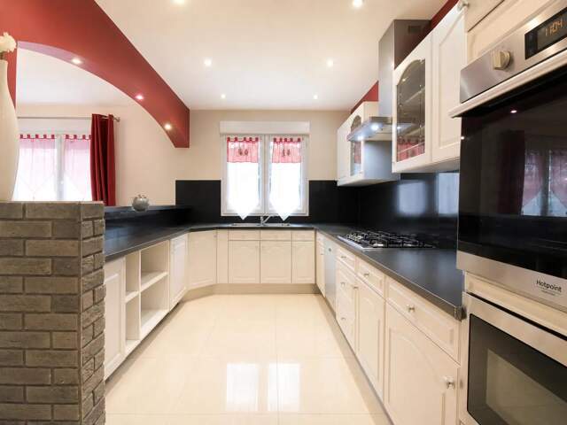 Maison 7 pièces de 197 m2 avec jardin en vente à Courtry - Idéal pour familles — photo du bien