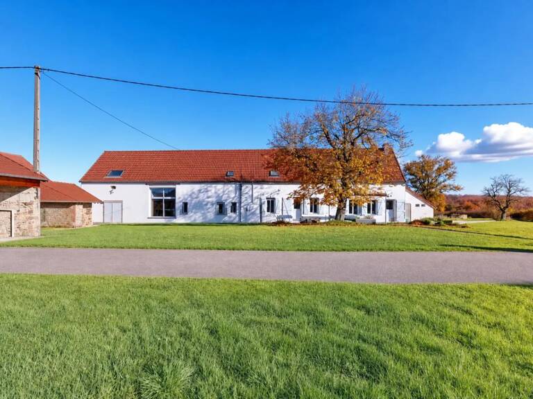 Grande Maison de Caractère avec Terrain Arboré à Lapeyrouse — photo 1