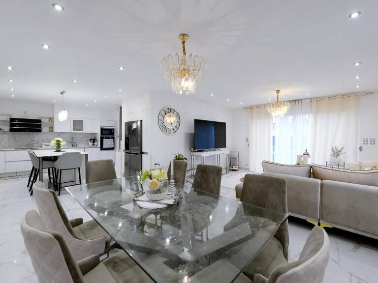Maison contemporaine spacieuse à Vernet — photo 1