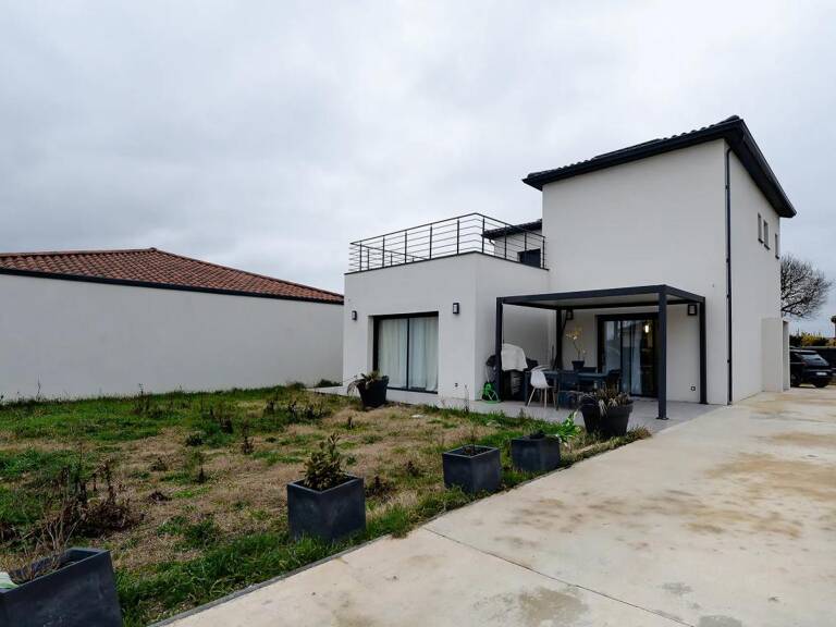 Maison contemporaine spacieuse à Vernet — photo 1