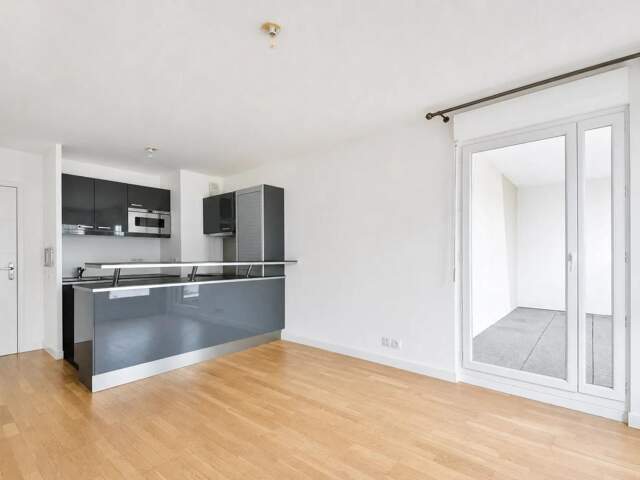Charmant 2 pièces 38 M 2 Terrasse de 7 M2 Entièrement rénové — photo du bien