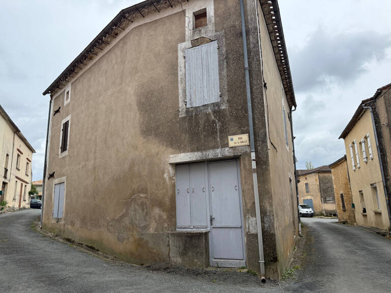 Dans le village tous commerces de Lacapelle Biron — photo 1